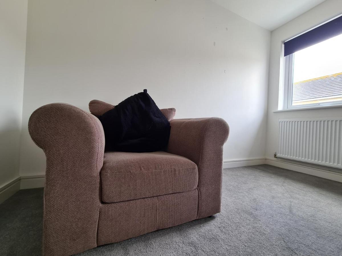 Superking Bedroom Close To The A30 Camborne Eksteriør bilde