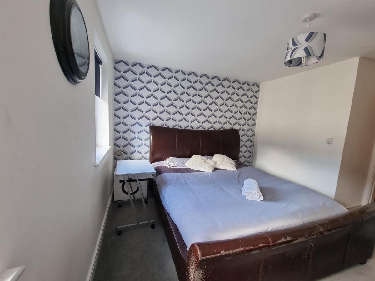 Superking Bedroom Close To The A30 Camborne Eksteriør bilde